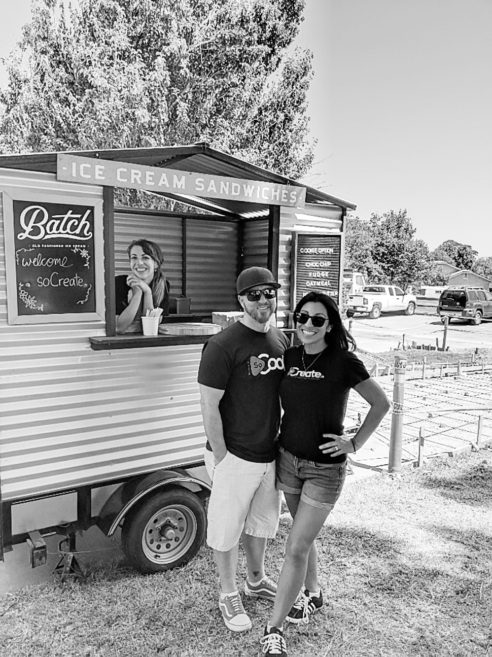 SoCreate首席执行官贾斯汀和首席财务官罗莎这对夫妻，在SoCreate年度野餐会上享受彼此的陪伴。