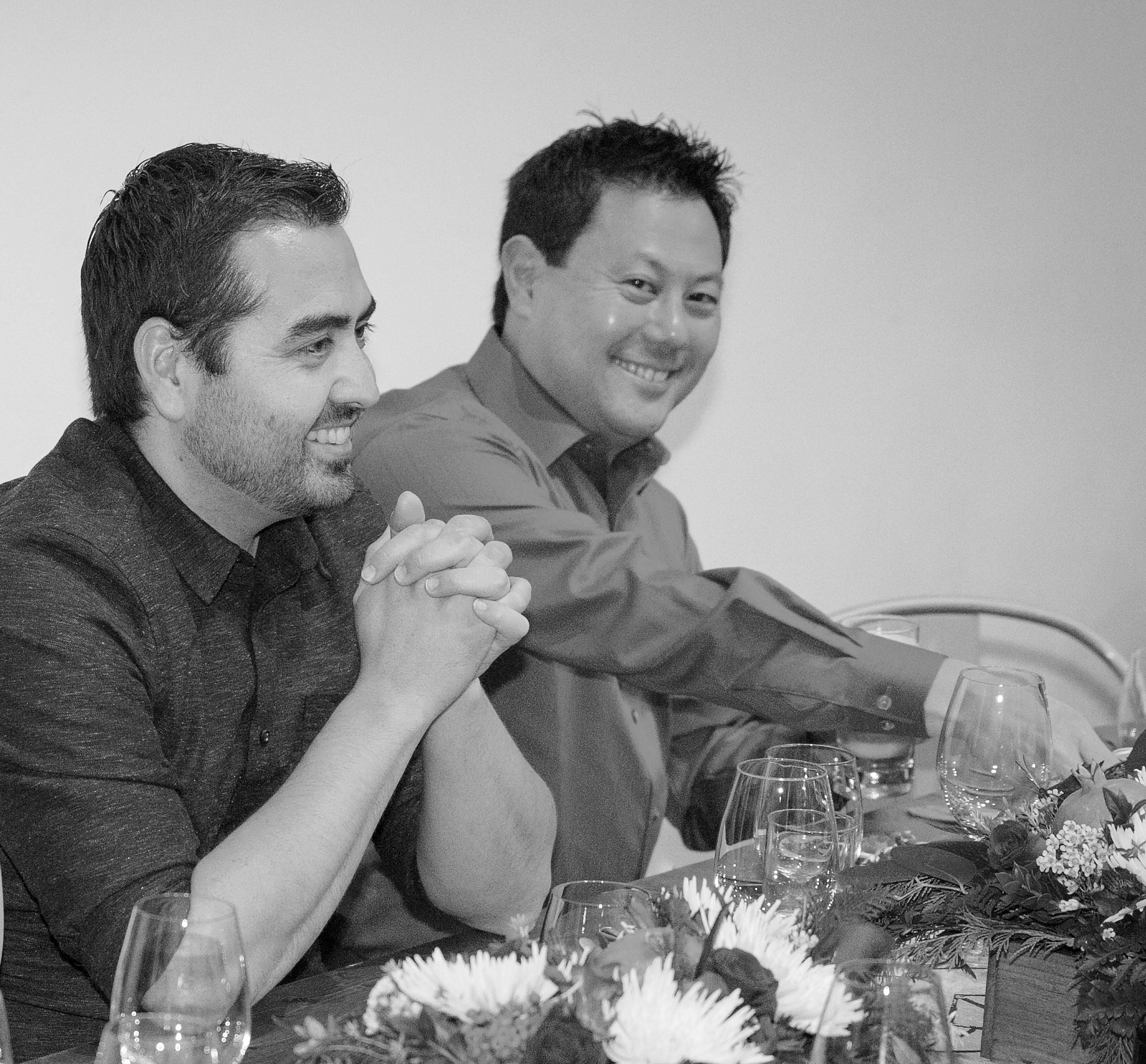 El ingeniero de software principal de SoCreate, John, y el Especialista en Medios, Doug, pasándola bien.