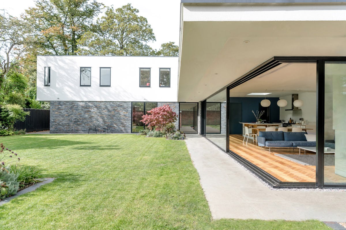 Open corner sliding doors 