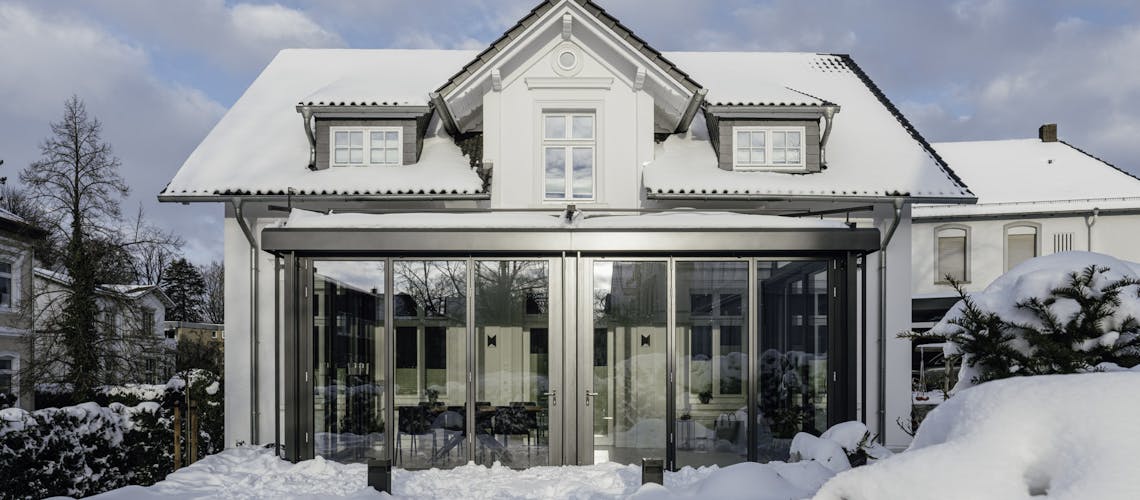 is a glass extension cold in snowy winter