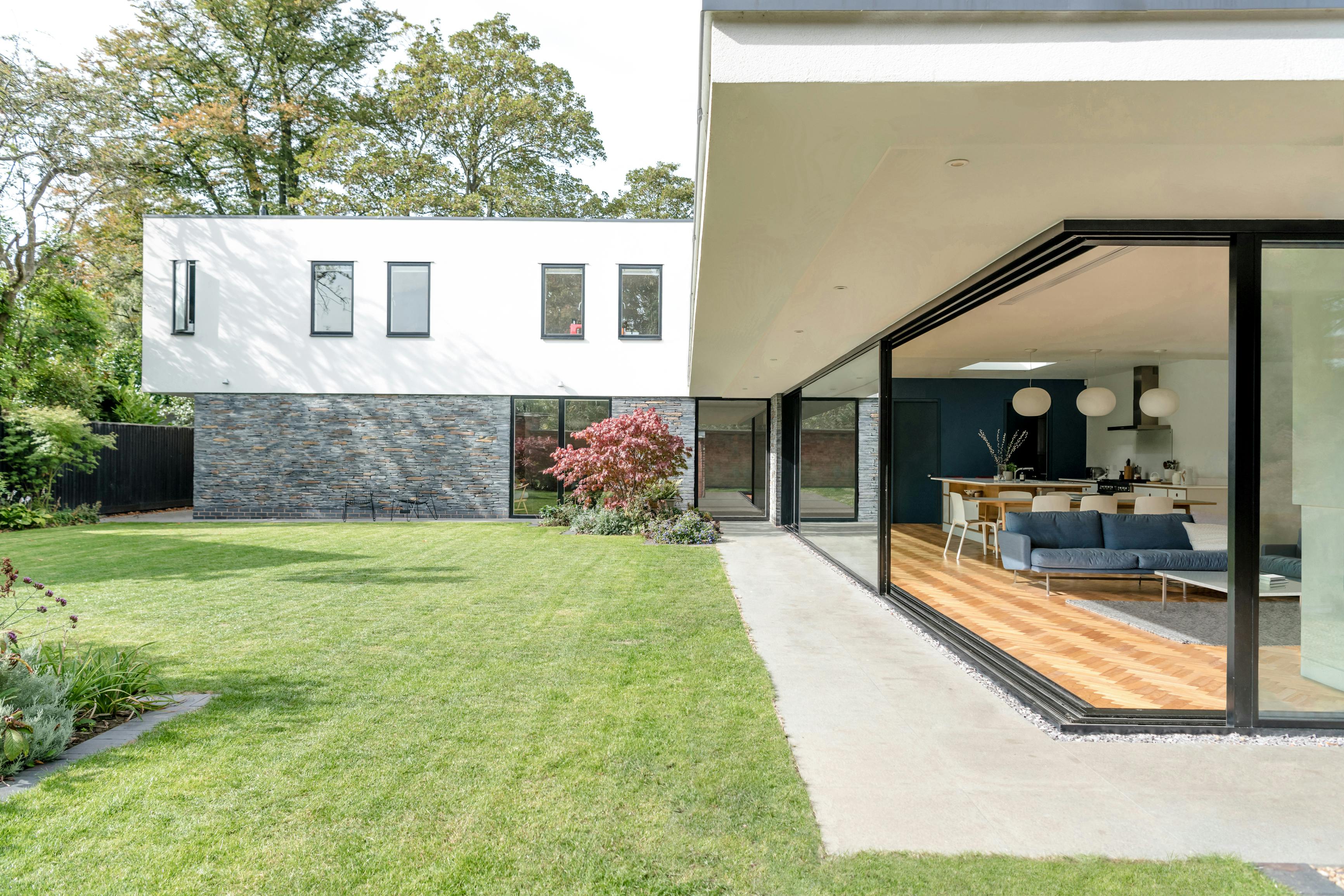 Sliding doors with a corner opening and cantilever roof