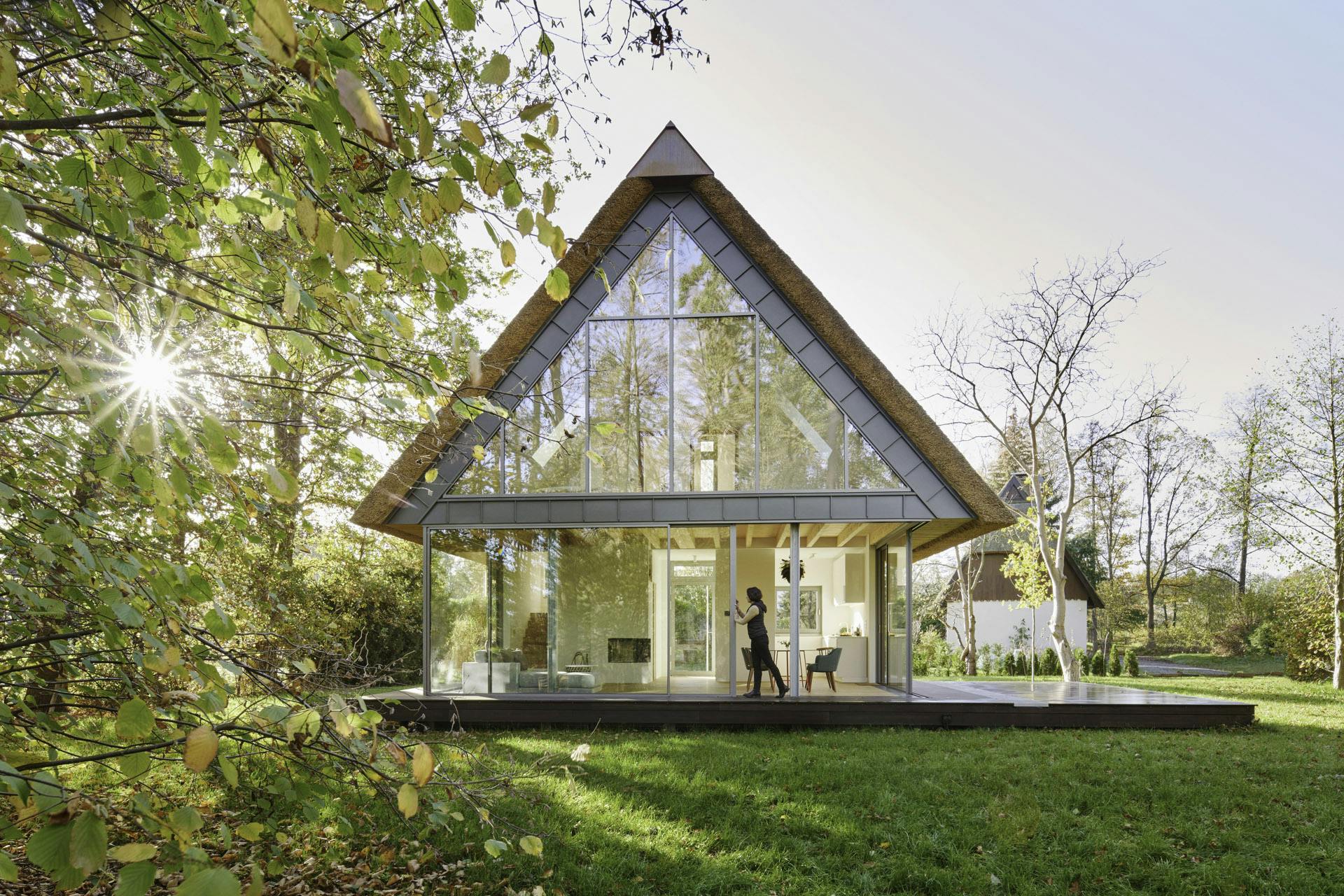 Biophilic architectural design at luxury woodland home