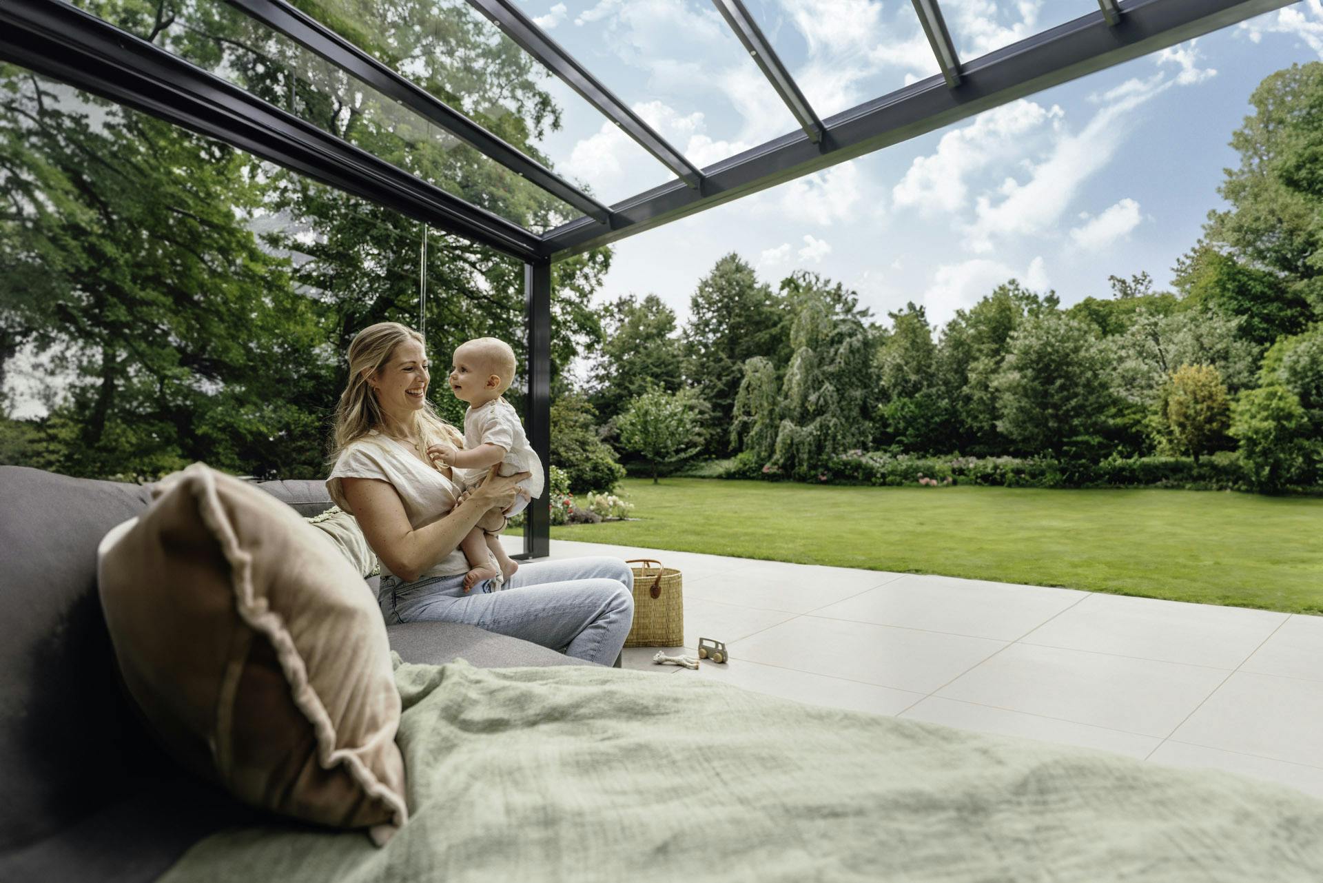 acubis sl20e glass extension with mother and baby inside