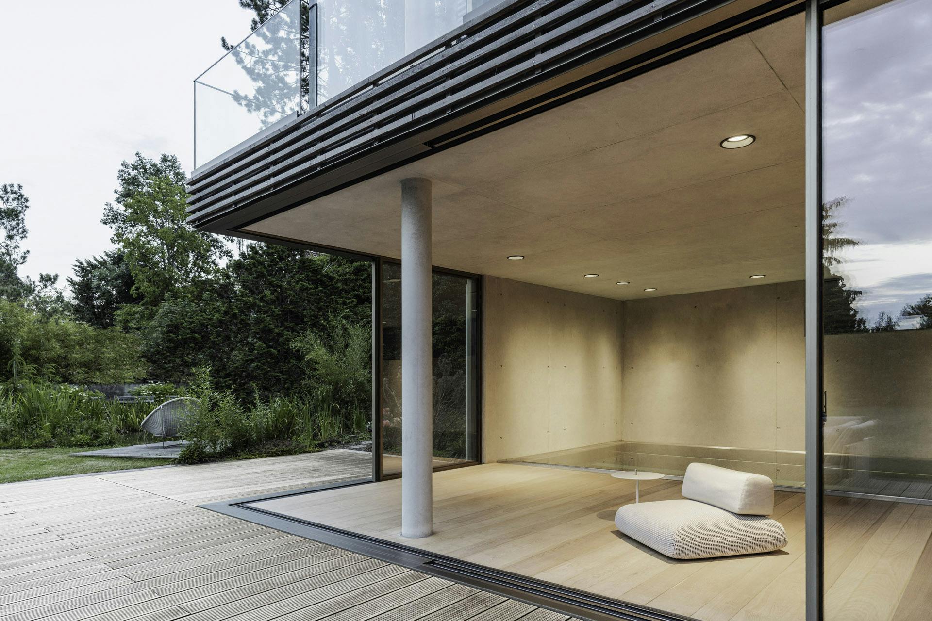 open corner sliding doors with supporting pillar
