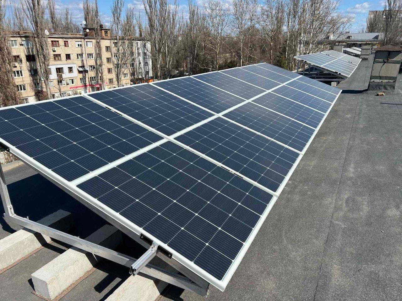 Solarpanels on roof of Ukraine hospital