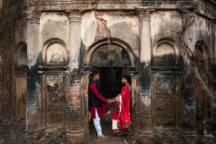 unique pre wedding photoshoot poses