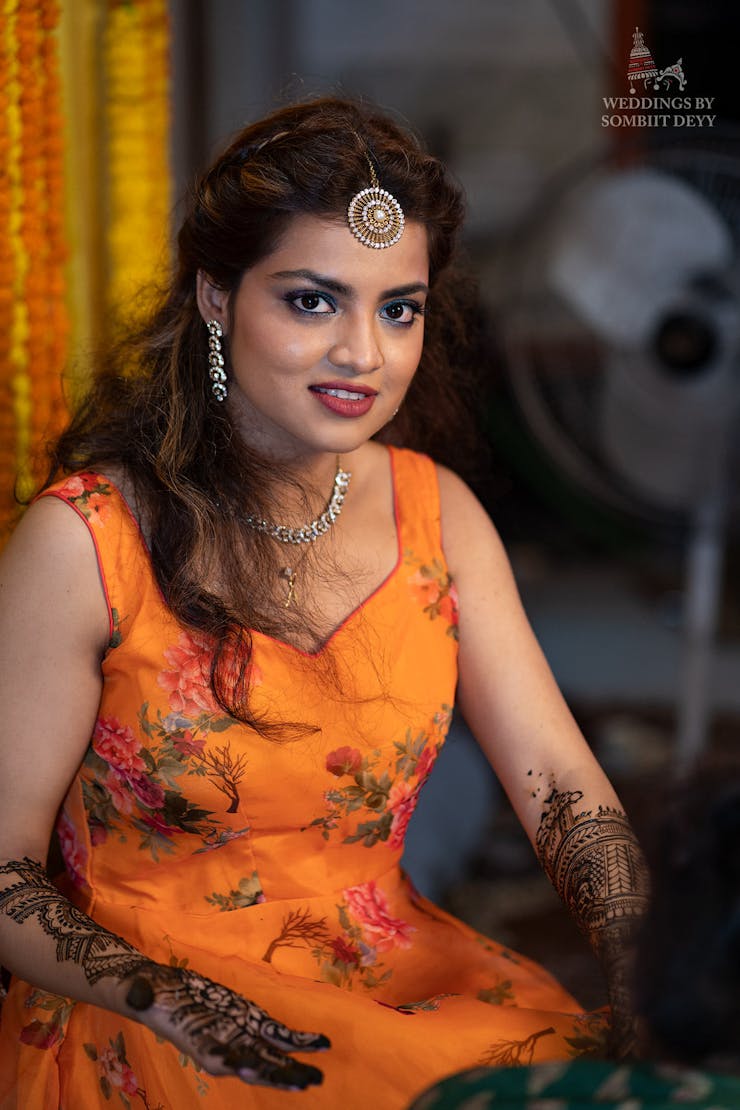 bridal poses for mehndi