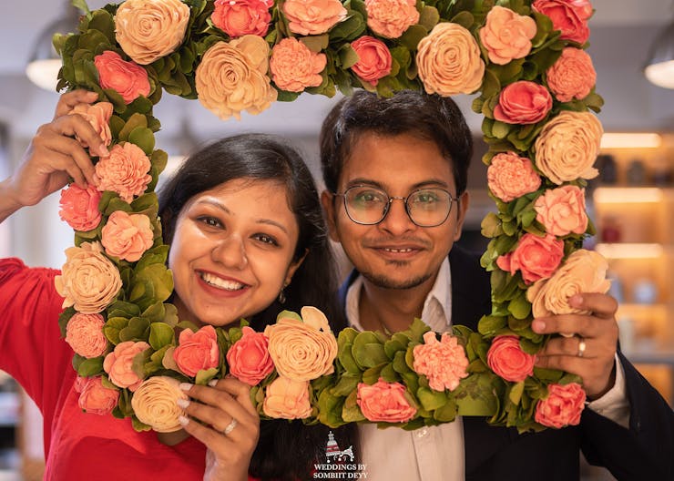 best indoor pre-wedding pose