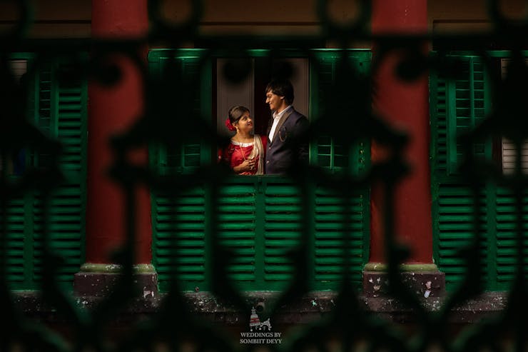 amazing indoor pre-wedding pose