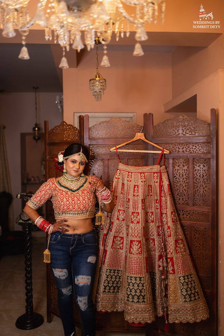bridal pose with wedding outfits