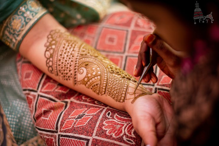 latest bengali mehndi design for brides