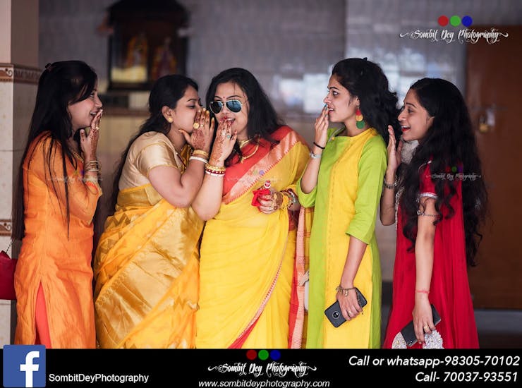 unique bridesmaids poses ideas