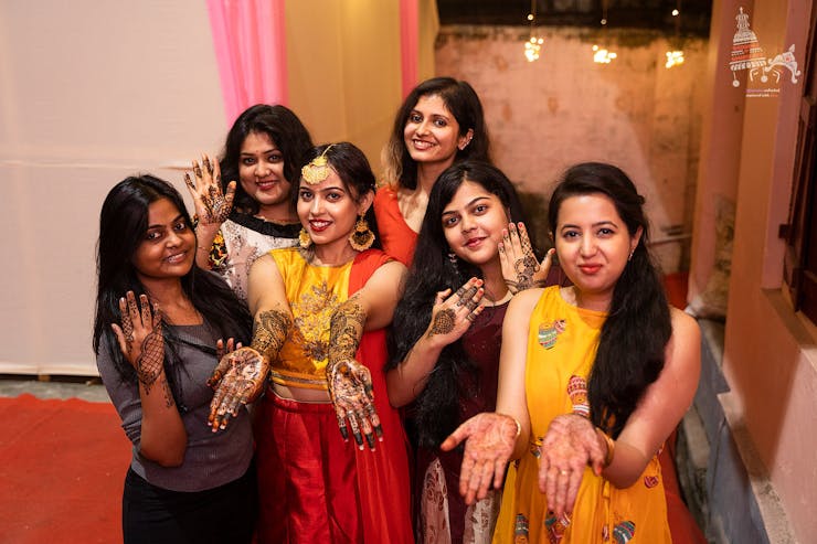 beautiful bridesmaids poses ideas