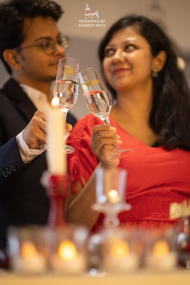 eye-catchy indoor pre-wedding pose