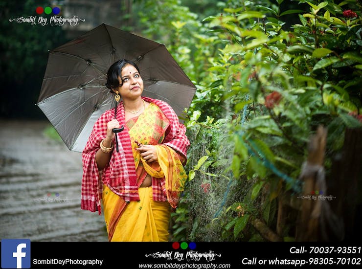 indian bridal haldi poses