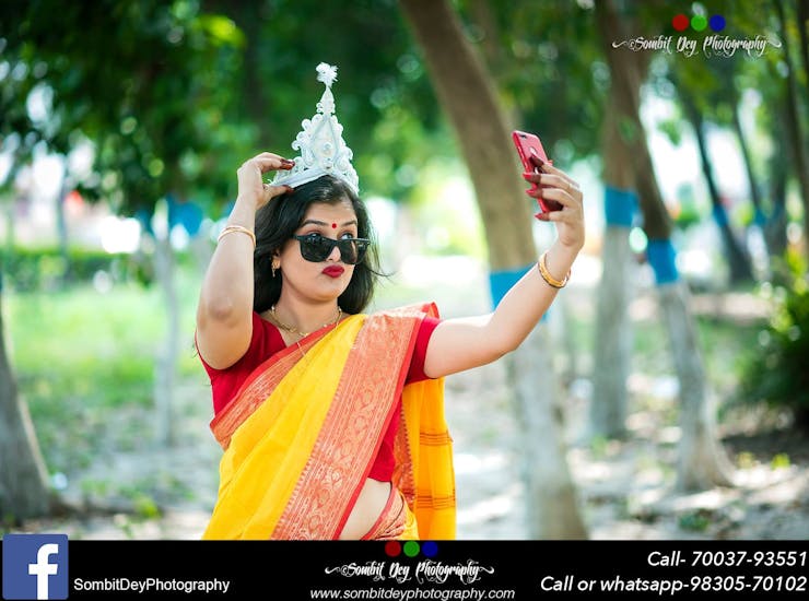 super trendy haldi bridal pose
