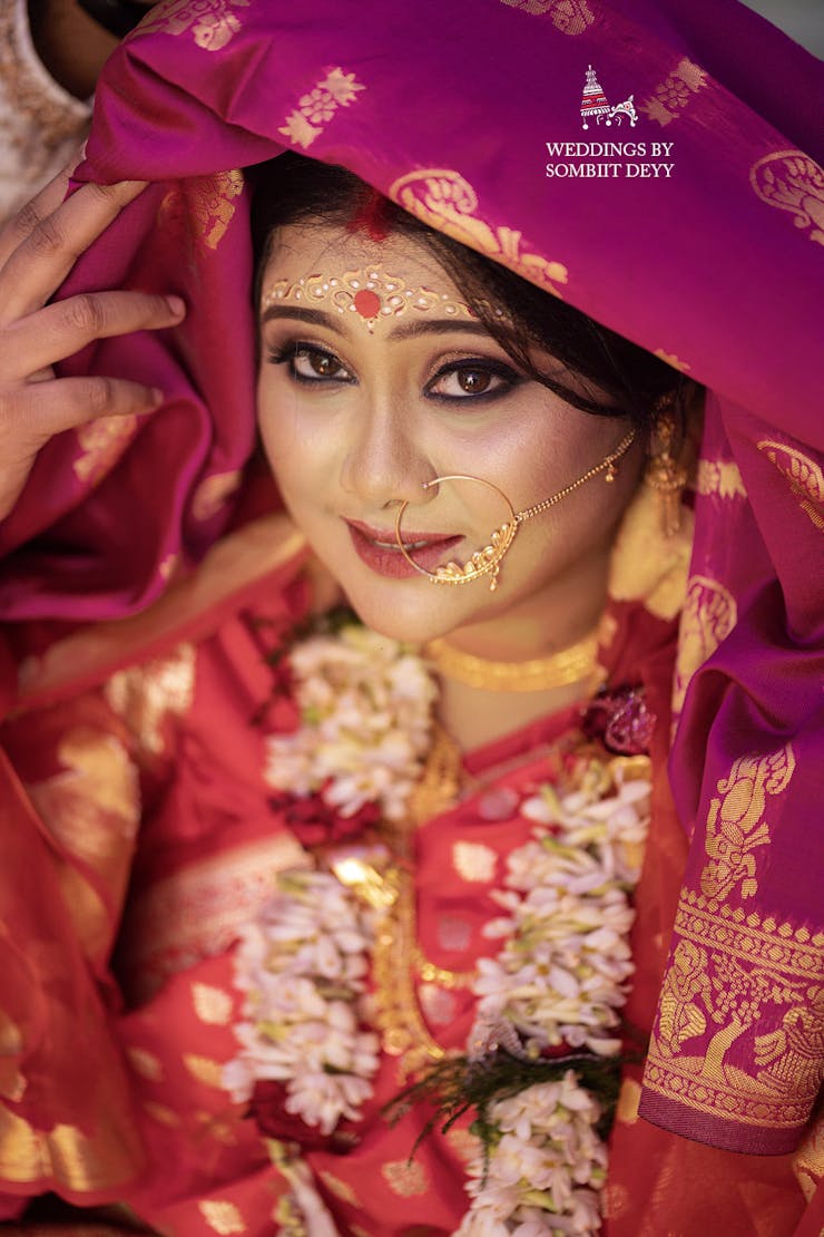 bridal poses with veil