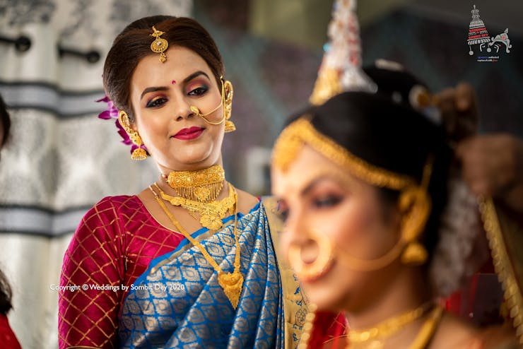 classy bride getting ready poses