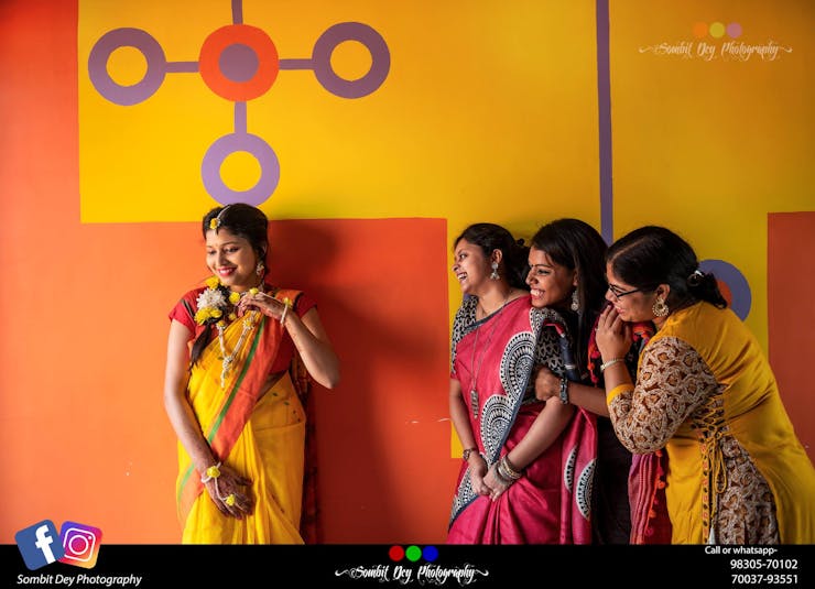 dramatic bridesmaids poses ideas