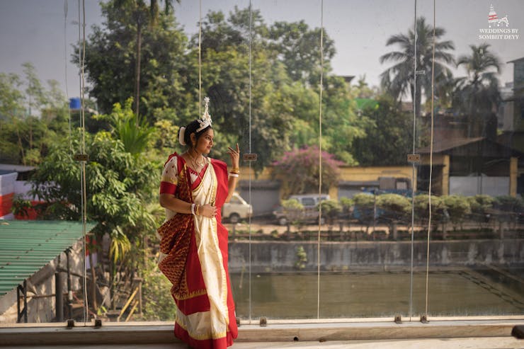 bun hairstyle for haldi bride