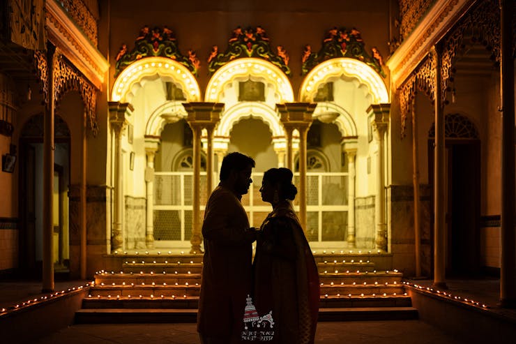 latest indoor pre-wedding pose