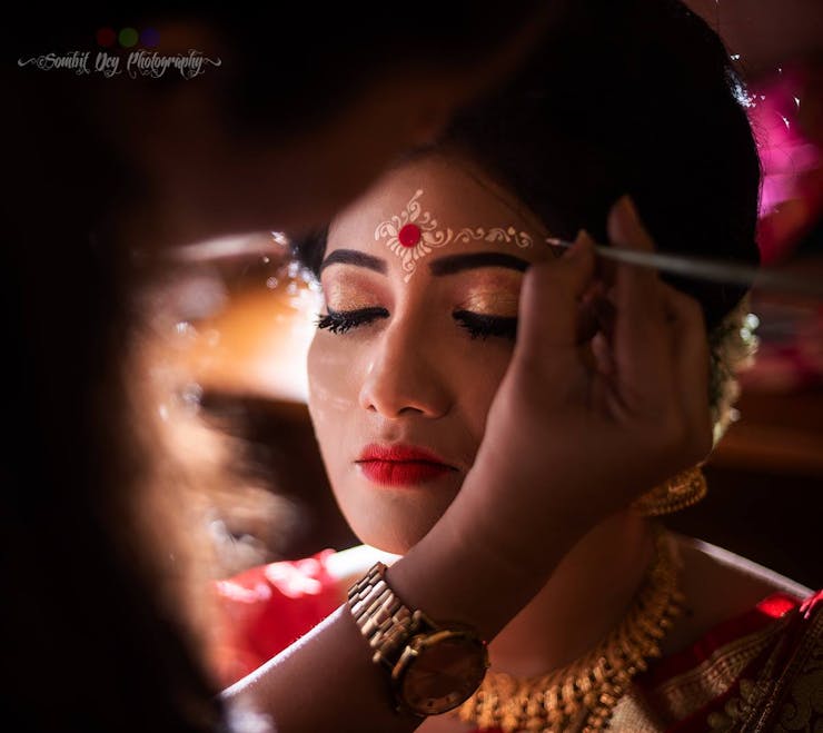 unique bride getting ready poses