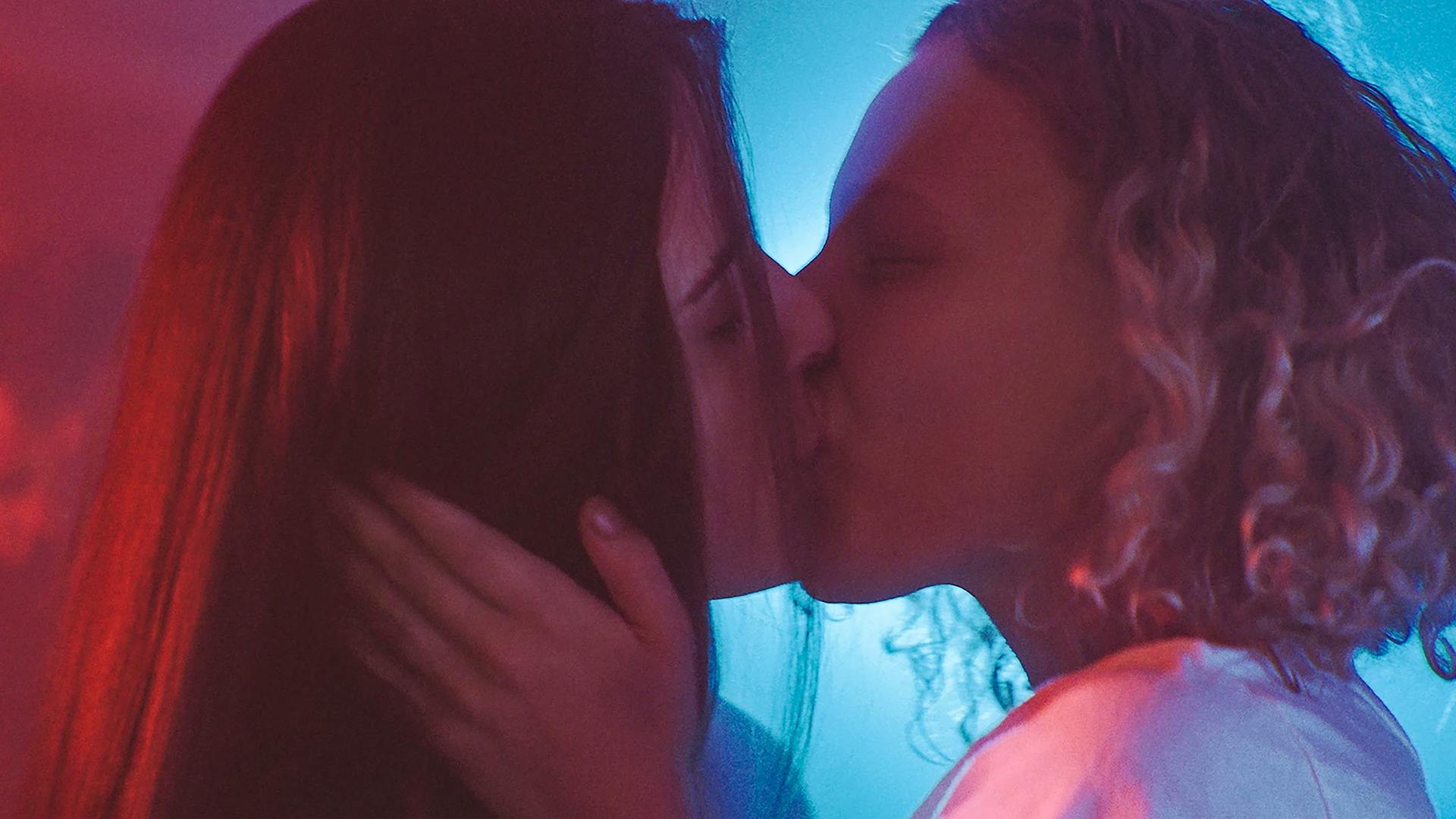 Justine | UK 2020 | Queerness: Living Out Loud | Sooner.de