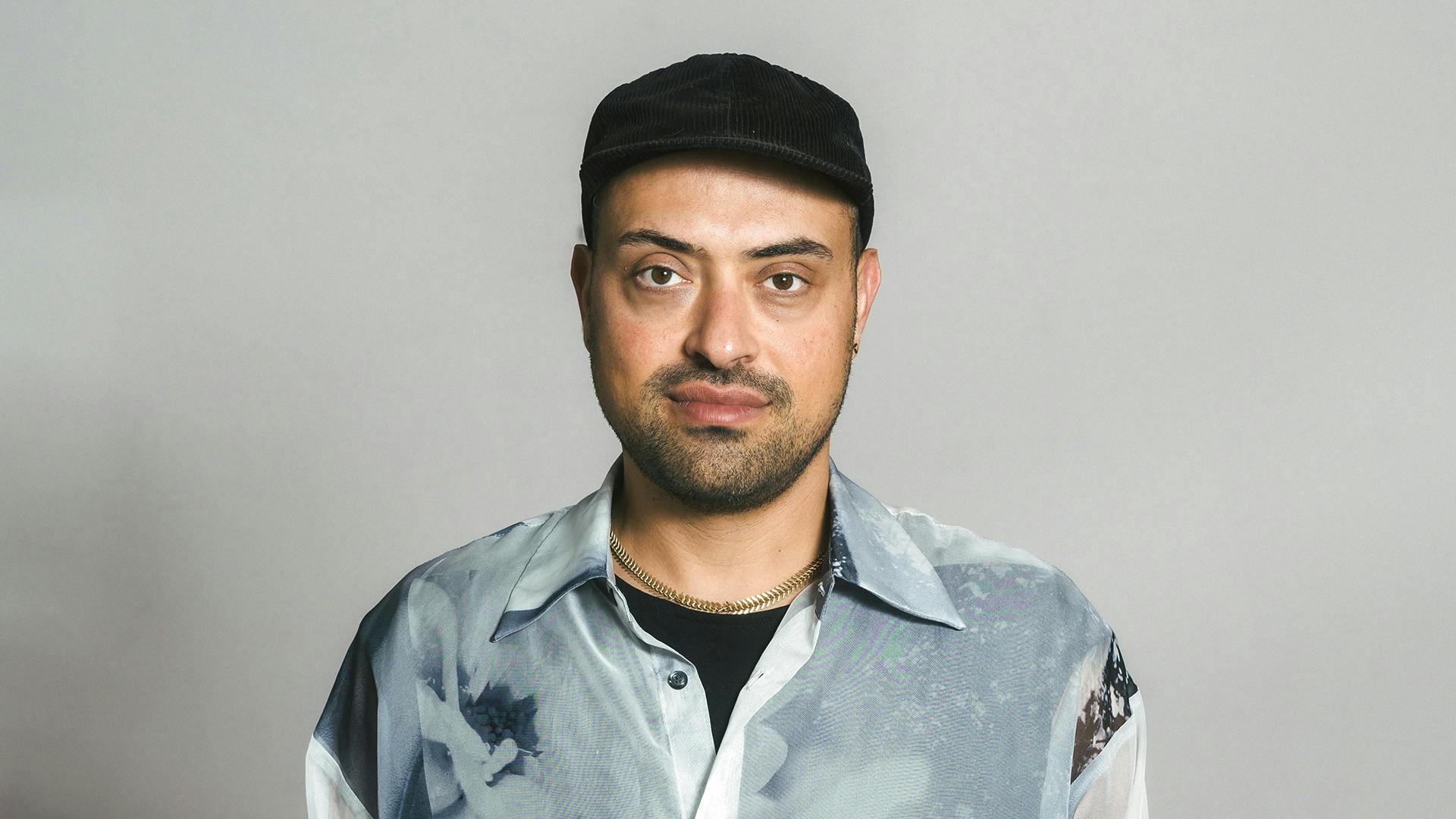 Porträt von Yony Leyser, Filmschaffender und Ikone der queeren Berliner Underground-Szene, der für rebellisches Kino jenseits der Konformität steht.