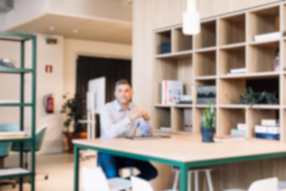 Yrityksen päätöksentekijä toimistolla