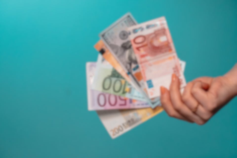 digital nomad finances