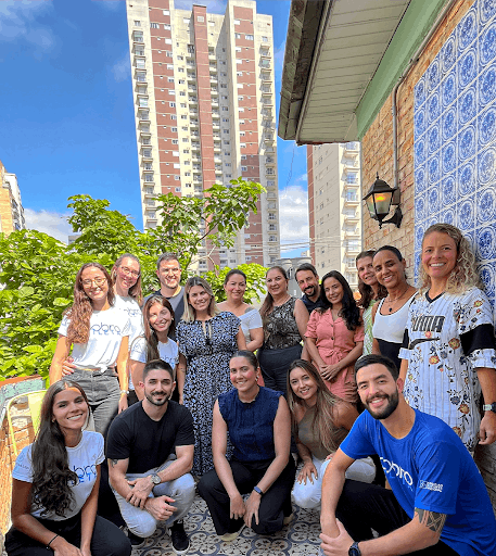 Time de nutricionistas Dobro reunidos em um encontro