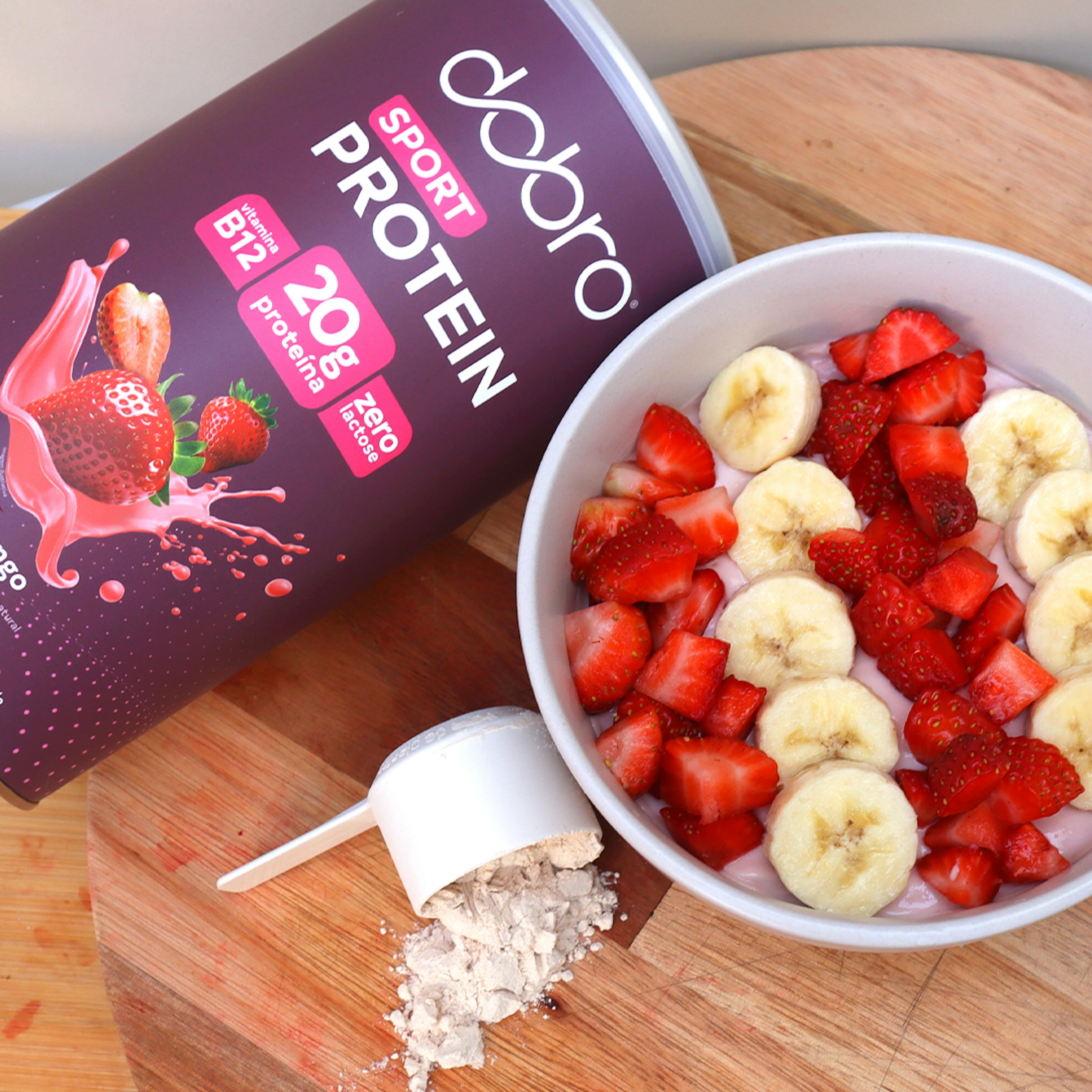 Proteína vegetal Dobro com bowl proteico de morango com frutas