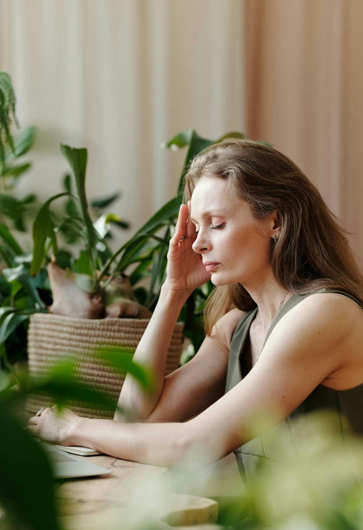 Natural detox to ease symptoms of headaches and migraine