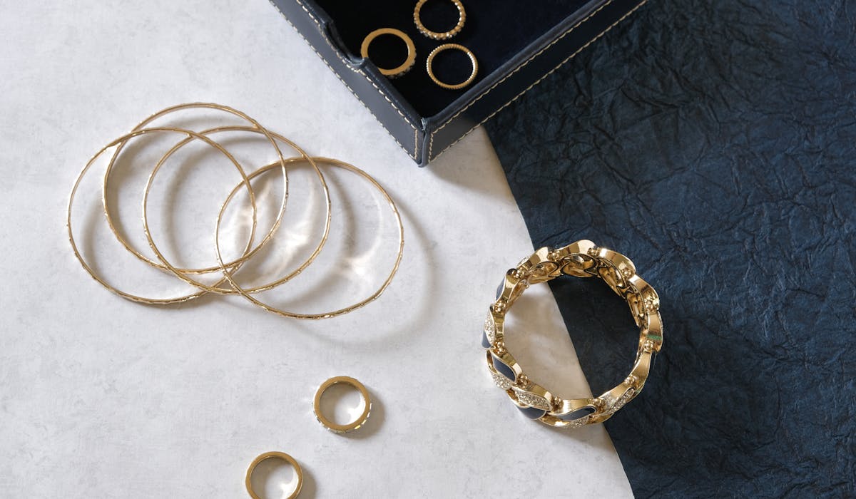 When it comes to importing jewellery your target market will love, the world’s your oyster…and pearl necklace, costume earrings and diamante bracelet.
