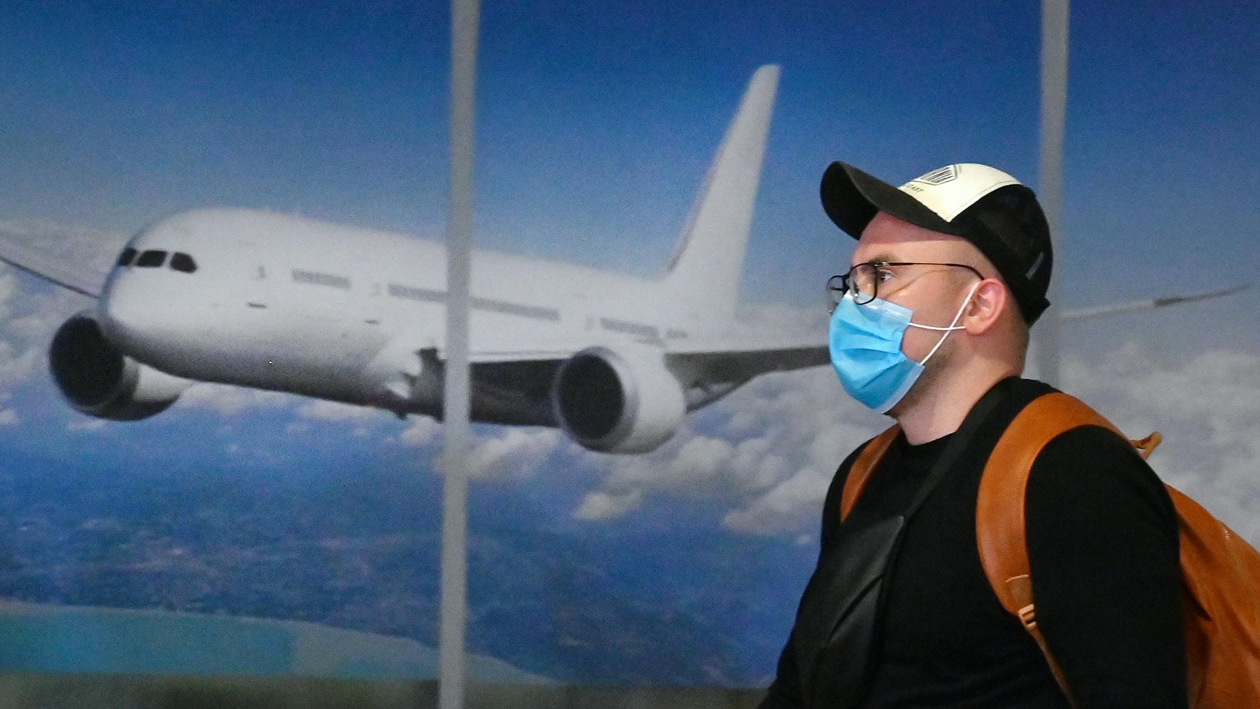 Image of a mask wearing man at an airport