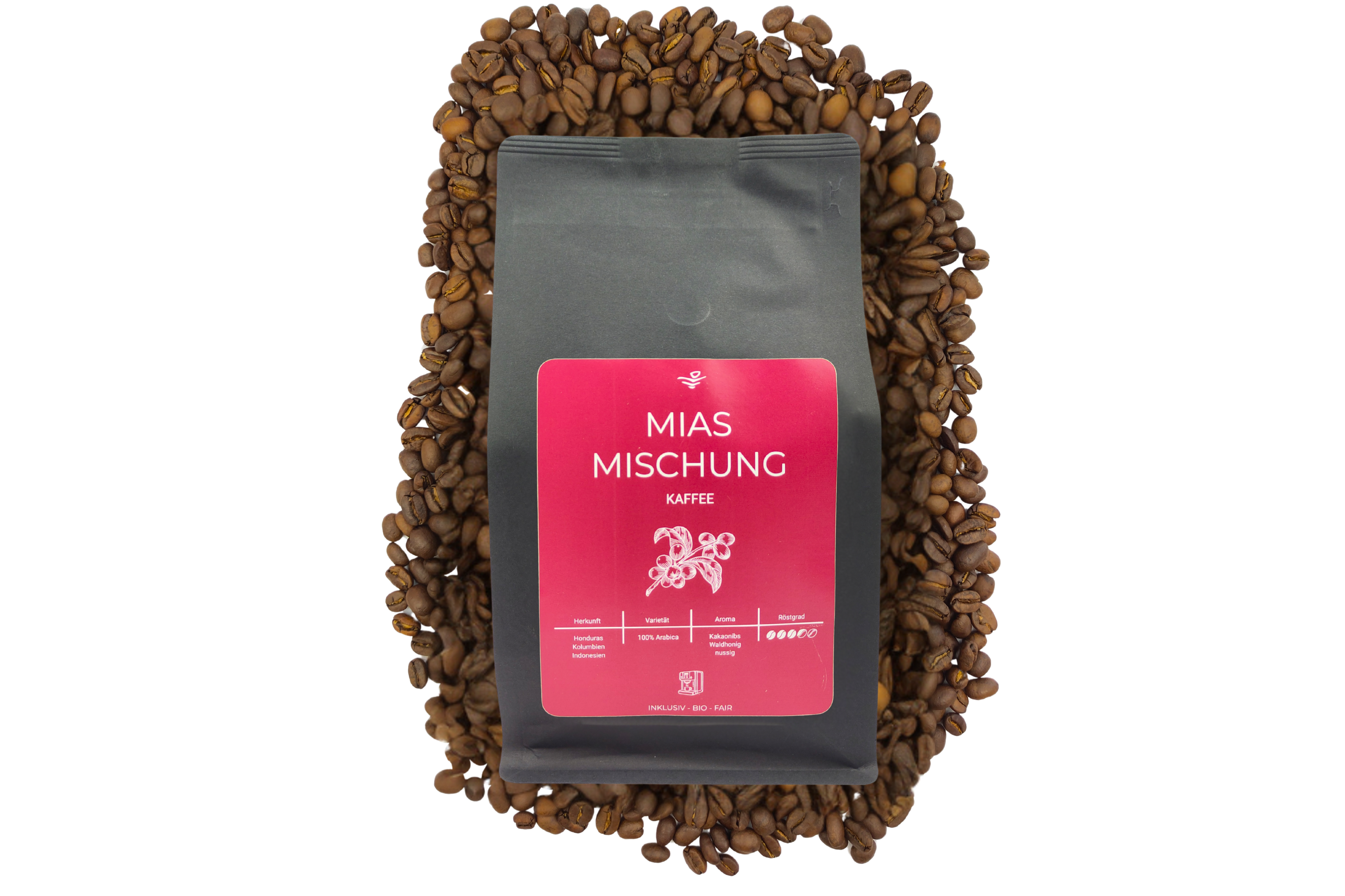 Man sieht eine Packung "Mias Mischung" - Kaffee, welche auf Kaffeebohnen liegt.