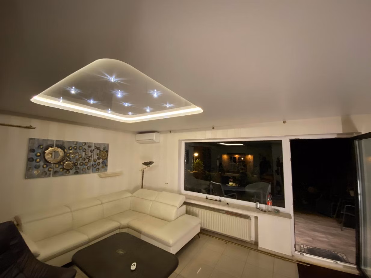 Einbaustrahler in einem Wohnzimmer - Beleuchtung - Spanndecken Markowski GmbH