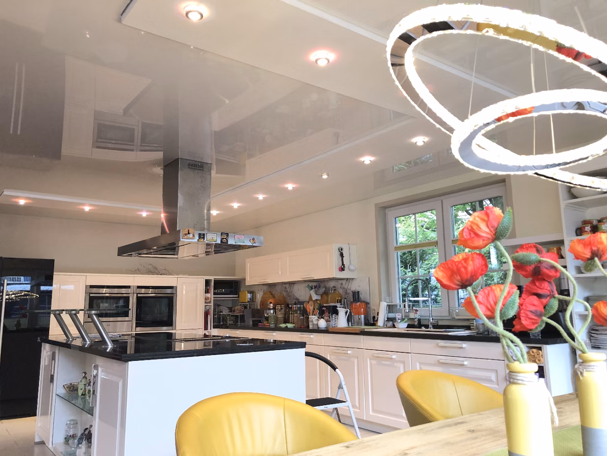 LED-Einbaustrahler an einer Küchendecke - - Licht - Spanndecken Markowski GmbH