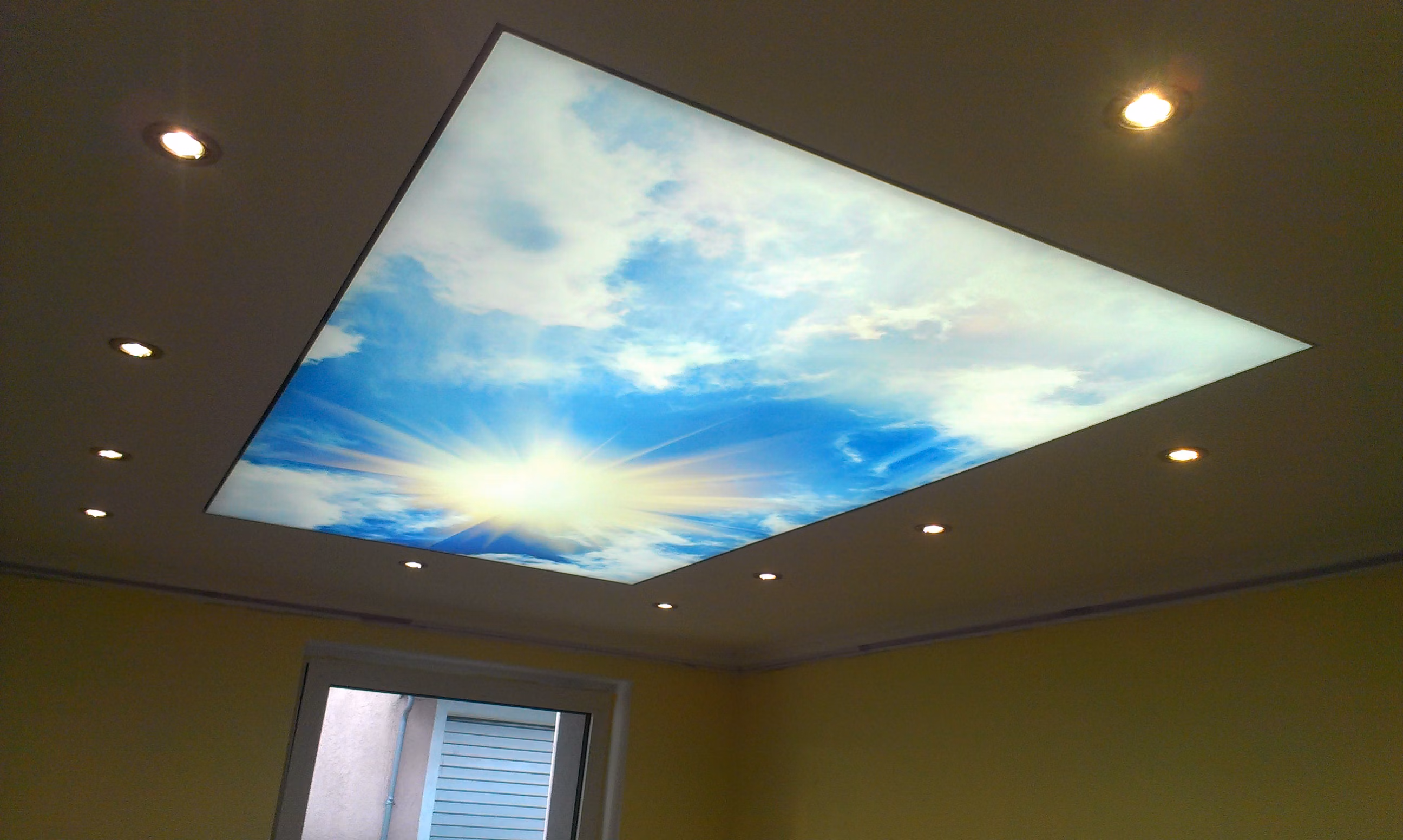 Lichtdecke mit Einbaustrahlern und Motiv - Lichtdecke - Spanndecken Markowski GmbH