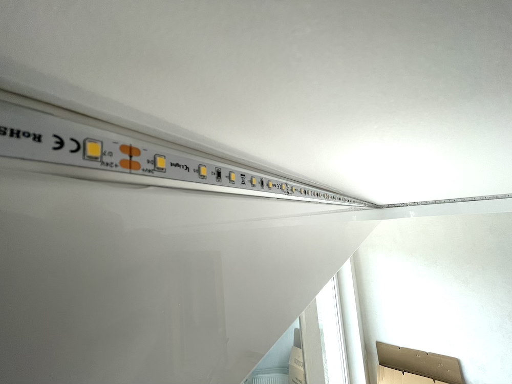 LED-Streifen in einer Nahaufnahme - Indirekte Beleuchtung - Spanndecken Markowski GmbH