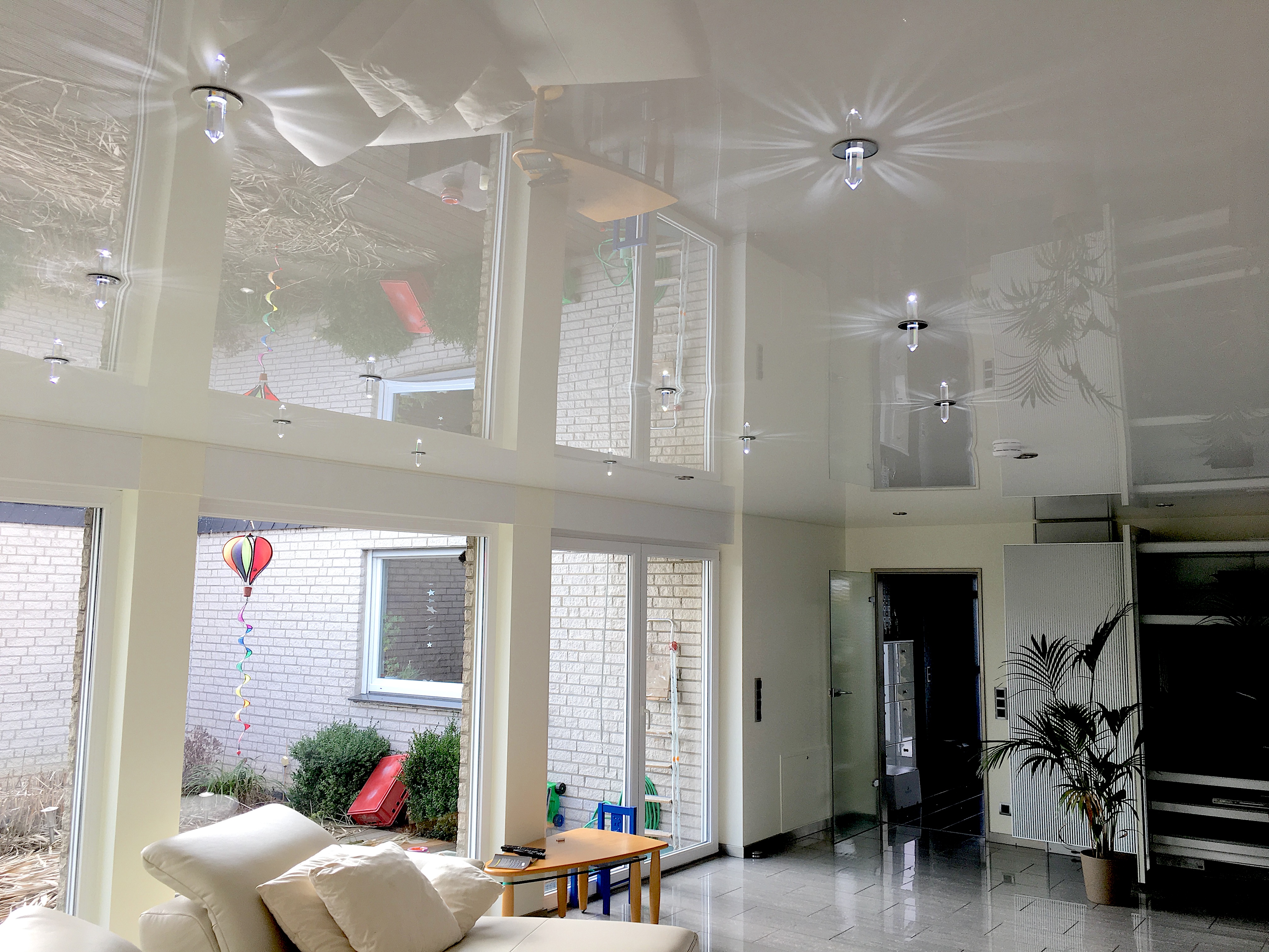 Hochglanz Spanndecke im Wohnzimmer