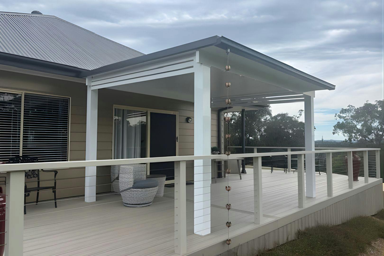 Modern Aluminium Pergola with Integrated Roof System