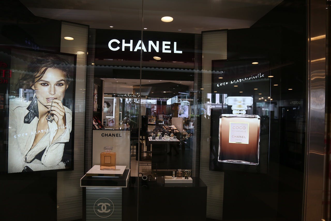 Luxusmode Gutschein Chanel Flag Store