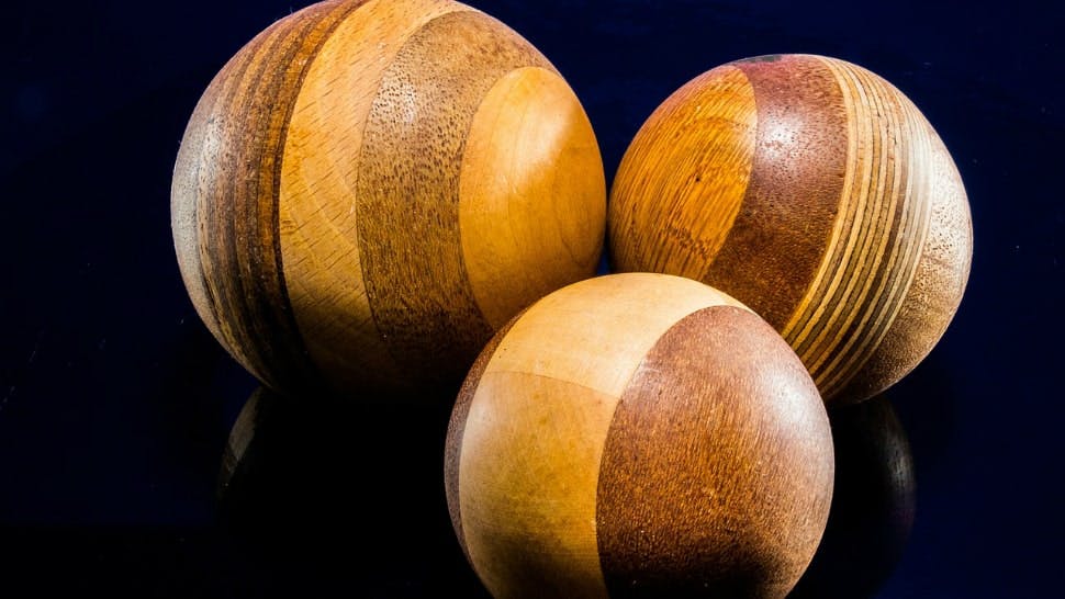 Christbaumkugeln aus Holz produkt bild