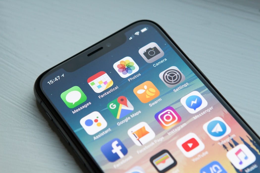 Smartphone mit vielen Apps