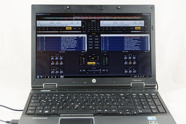 Laptop mit laufender Audio-Software
