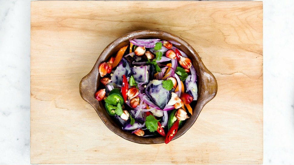Essen zum Mitnehmen Meal Prep: bunter Salat für Freude und Abwechslung