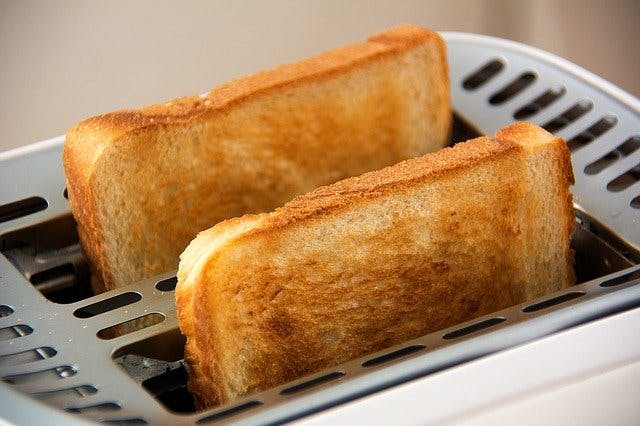 Toaster mit frischem Toast