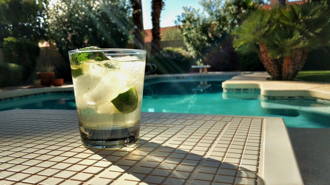 Hotels.com Unterkunft buchen Mojito am Pool