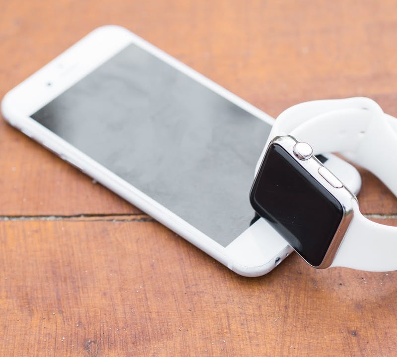 Cyberport Apple Geräte Apple iPhone und Apple Smartwatch